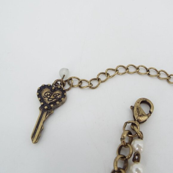 Betsey Johnson Large Bow Pink Crystal Rhinestone Faux Pearl Statement Necklace - Picture 4 of 10